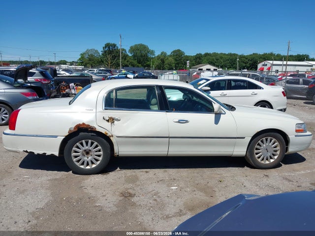 Продажа на аукционе авто 2003 Lincoln Town Car Signature, vin: 1LNHM82W93Y653371, номер лота: 45386150