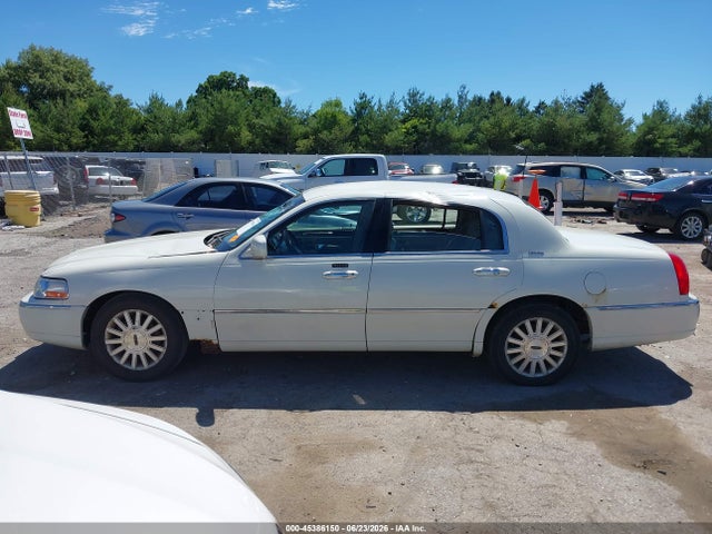 Продажа на аукционе авто 2003 Lincoln Town Car Signature, vin: 1LNHM82W93Y653371, номер лота: 45386150