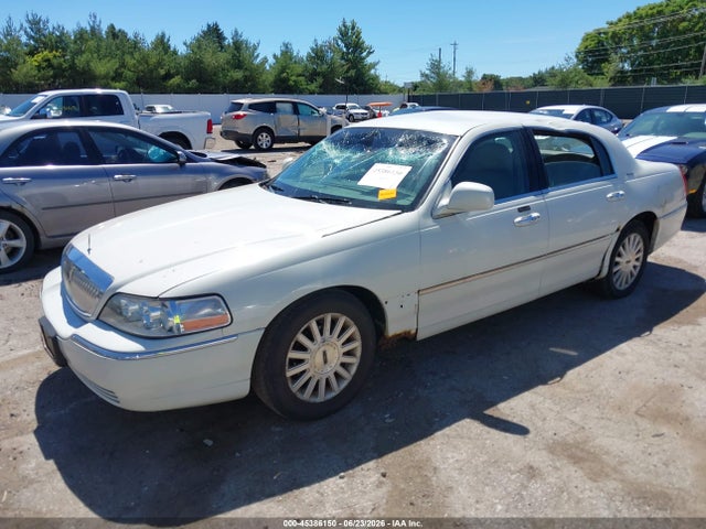 Продажа на аукционе авто 2003 Lincoln Town Car Signature, vin: 1LNHM82W93Y653371, номер лота: 45386150