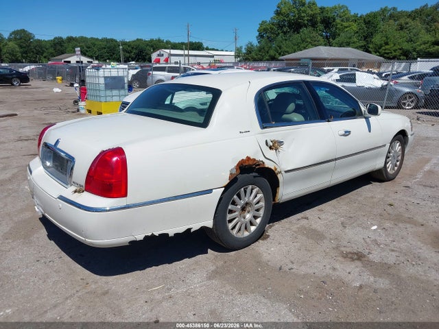 Продажа на аукционе авто 2003 Lincoln Town Car Signature, vin: 1LNHM82W93Y653371, номер лота: 45386150