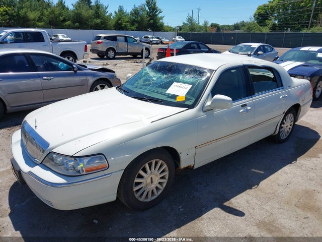 Продажа на аукционе авто 2003 Lincoln Town Car Signature, vin: 1LNHM82W93Y653371, номер лота: 45386150