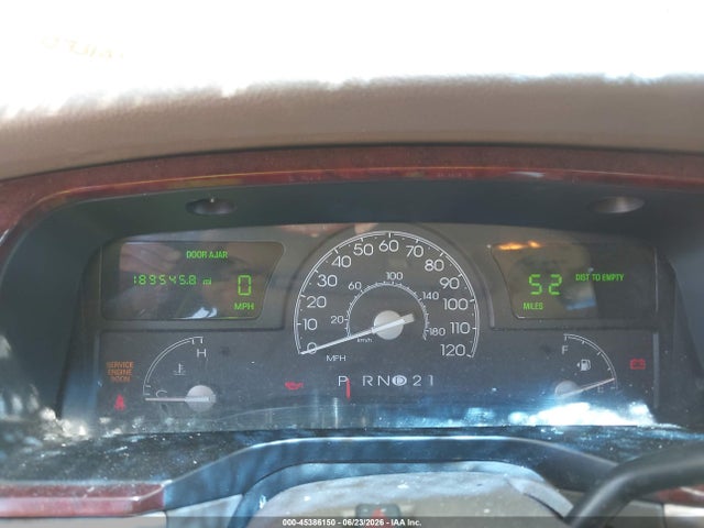 Продажа на аукционе авто 2003 Lincoln Town Car Signature, vin: 1LNHM82W93Y653371, номер лота: 45386150