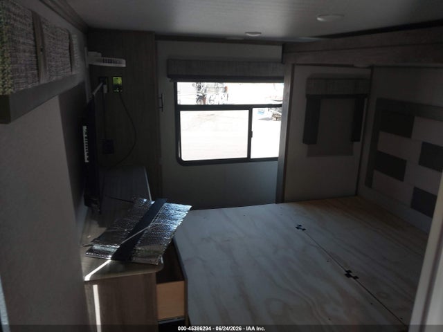 2022 Forest River Salem Travel Trailer მანქანა იყიდება აუქციონზე, vin: 4X4FSBP28NV009427, აუქციონის ნომერი: 45386294
