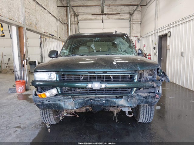 45386319 :رقم المزاد ، 1GNEK13ZX2R311621 vin ، 2002 Chevrolet Tahoe Z71 مزاد بيع