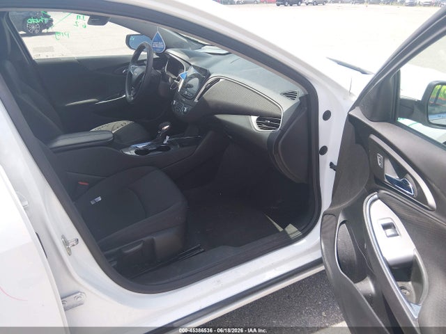 1G1ZD5ST5NF132913 Chevrolet Malibu Fwd Lt