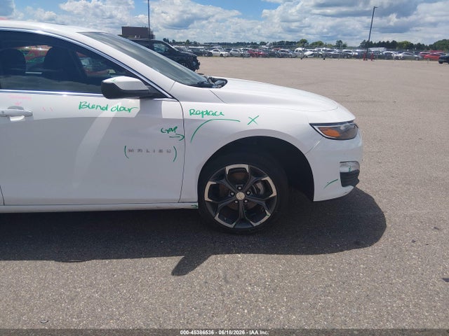 1G1ZD5ST5NF132913 Chevrolet Malibu Fwd Lt