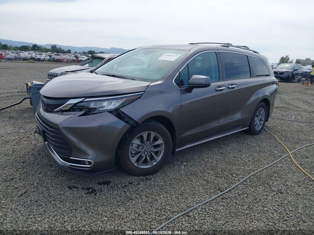 Toyota SIENNA XLE 2023 5TDJSKFC4PS107832 Image 2