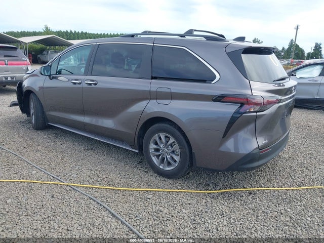 Toyota SIENNA XLE 2023 5TDJSKFC4PS107832 Image 3