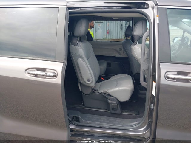 Toyota SIENNA XLE 2023 5TDJSKFC4PS107832 Image 8
