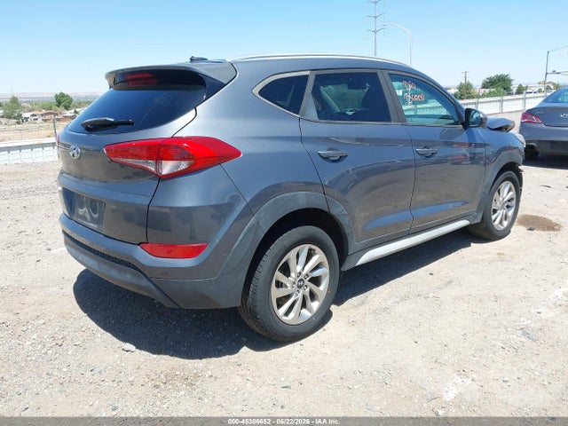 KM8J33A41HU401524 Hyundai TUCSON SE