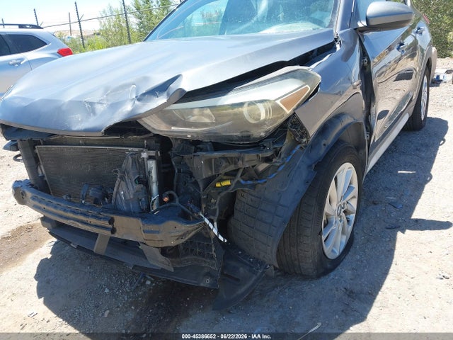 KM8J33A41HU401524 Hyundai TUCSON SE