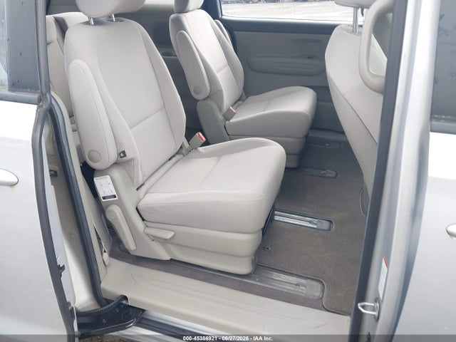 KIA Sedona L 2018 KNDMA5C10J6401515 Image 8