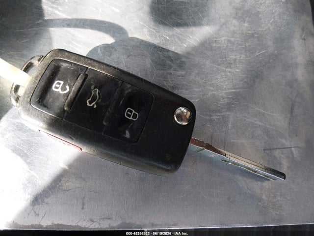 2013 Volkswagen Beetle 2.0t Turbo მანქანა იყიდება აუქციონზე, vin: 3VWVA7AT4DM621214, აუქციონის ნომერი: 45386922