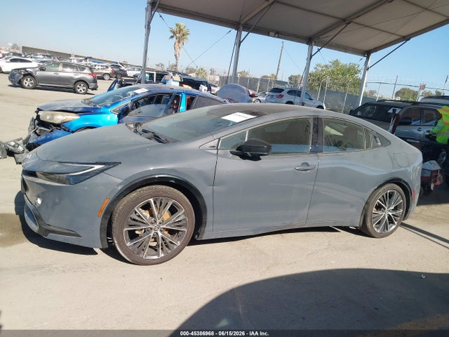 JTDACAAU1R3043499 Toyota PRIUS XLE