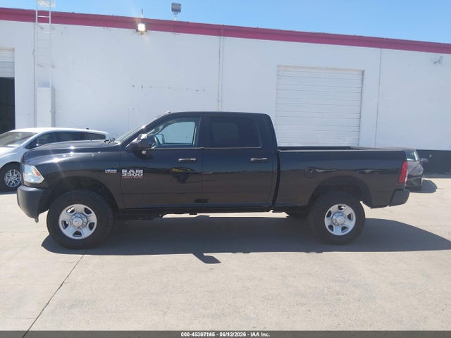3C63R3CT7HG711249 RAM 3500 Tradesman 4x4 6&#039;4 Box