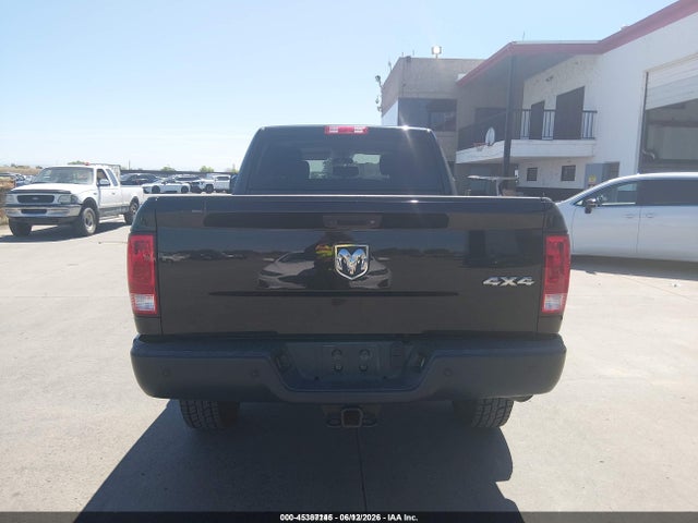 3C63R3CT7HG711249 RAM 3500 Tradesman 4x4 6&#039;4 Box