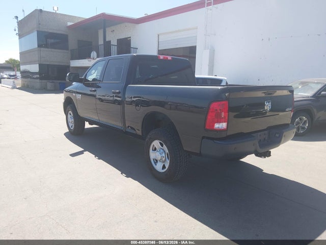 3C63R3CT7HG711249 RAM 3500 Tradesman 4x4 6&#039;4 Box
