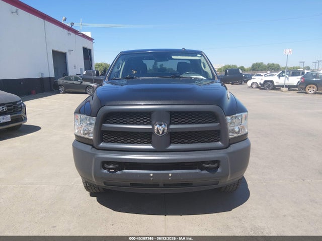 3C63R3CT7HG711249 RAM 3500 Tradesman 4x4 6&#039;4 Box