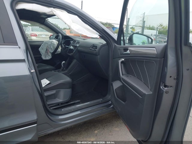 Продажа на аукционе авто 2024 Volkswagen Tiguan 2.0t Se R-line Black, vin: 3VV8B7AX8RM060637, номер лота: 45387243