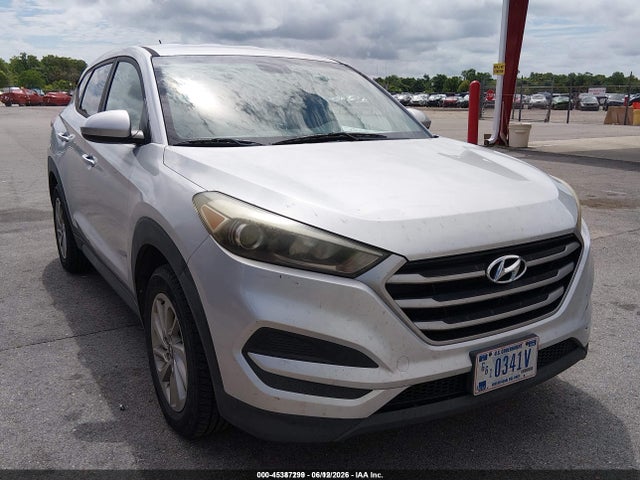 Hyundai TUCSON SE 2018 KM8J2CA45JU655696 Image 1