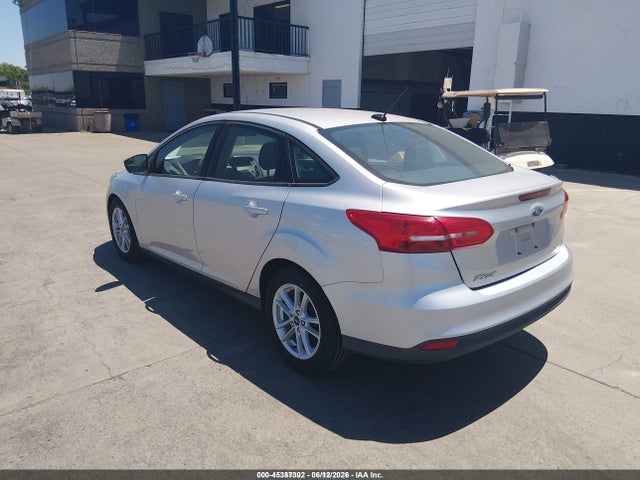 Ford FOCUS SE 2018 1FADP3F23JL328607 Image 3