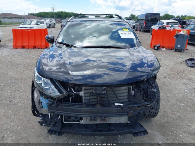 JN1BJ1CR8JW286655 Nissan Rogue Sport Sv