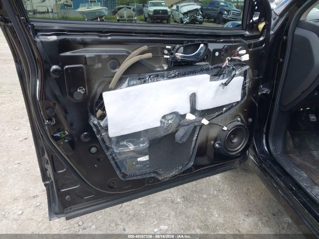 JN1BJ1CR8JW286655 Nissan Rogue Sport Sv