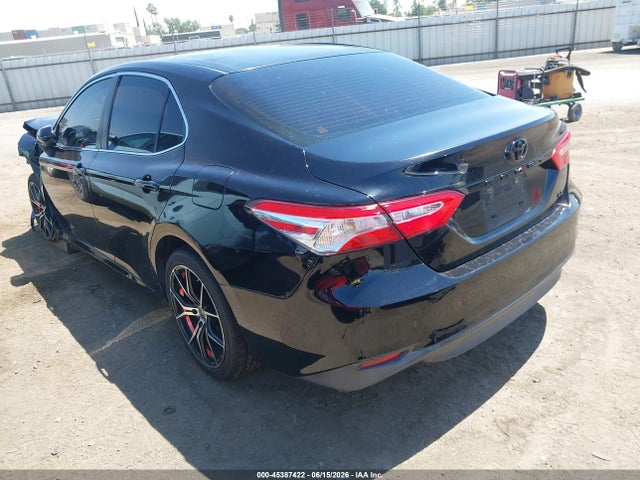 Toyota CAMRY LE 2018 JTNB11HK7J3046907 Image 3