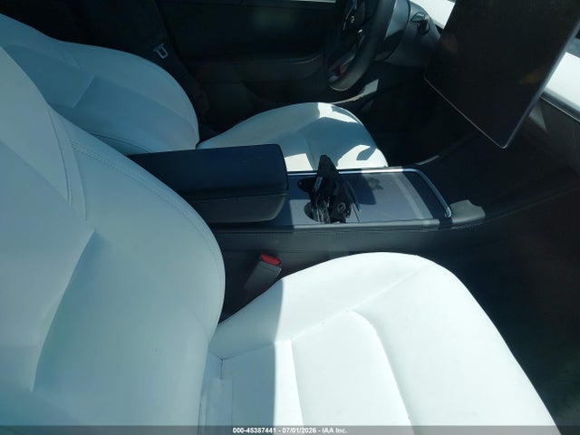 45387441 :رقم المزاد ، 5YJ3E1EB2NF124472 vin ، 2022 Tesla Model 3 Long Range Dual Motor All-wheel Drive مزاد بيع