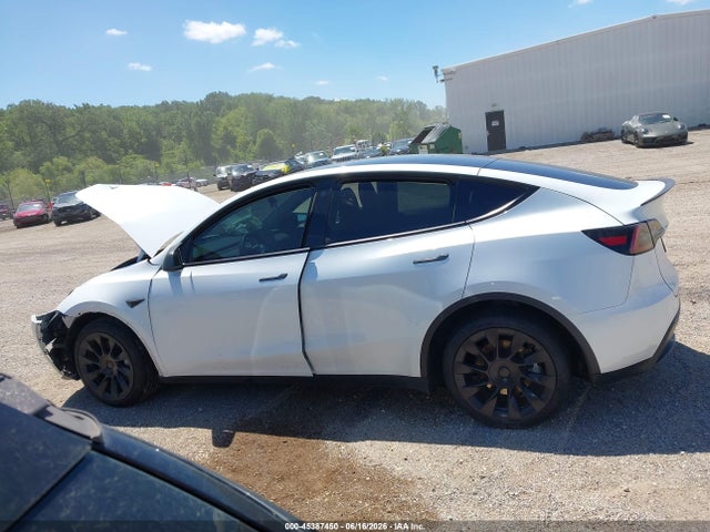 Продаж на аукціоні авто 2023 Tesla Model Y Awd/long Range Dual Motor All-wheel Drive, vin: 7SAYGDEE3PF689010, номер лоту: 45387450