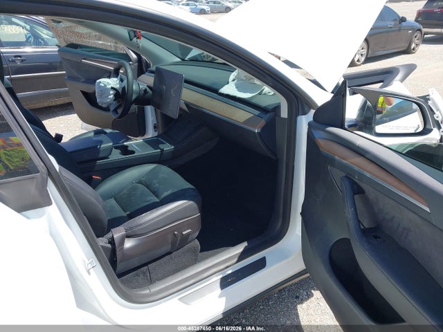 Продаж на аукціоні авто 2023 Tesla Model Y Awd/long Range Dual Motor All-wheel Drive, vin: 7SAYGDEE3PF689010, номер лоту: 45387450
