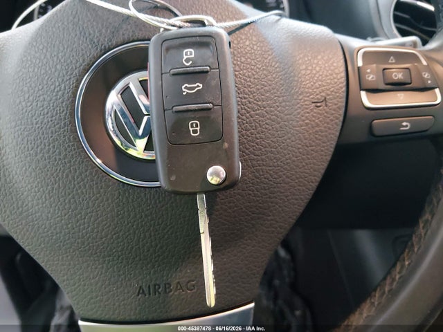 WVGBV7AX1JK004834 Volkswagen Tiguan Limited 2.0t