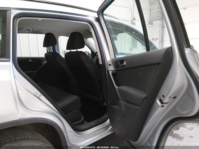 WVGBV7AX1JK004834 Volkswagen Tiguan Limited 2.0t