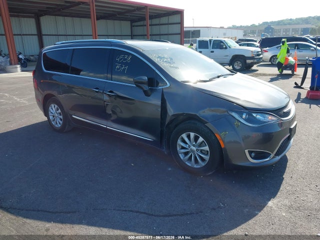 Продаж на аукціоні авто 2018 Chrysler Pacifica Touring L, vin: 2C4RC1BGXJR290740, номер лоту: 45387571