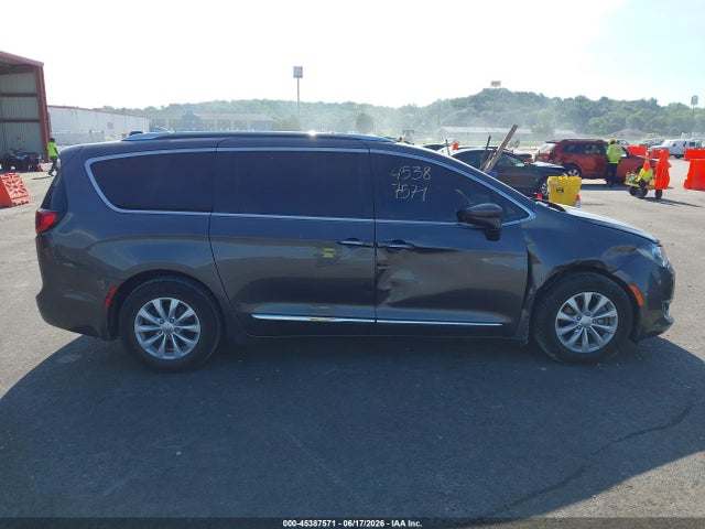 Продаж на аукціоні авто 2018 Chrysler Pacifica Touring L, vin: 2C4RC1BGXJR290740, номер лоту: 45387571