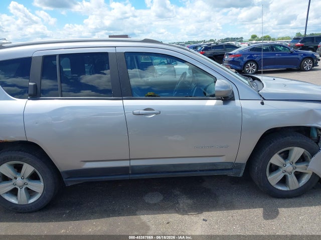 1C4NJDEBXGD686748 Jeep Compass Latitude