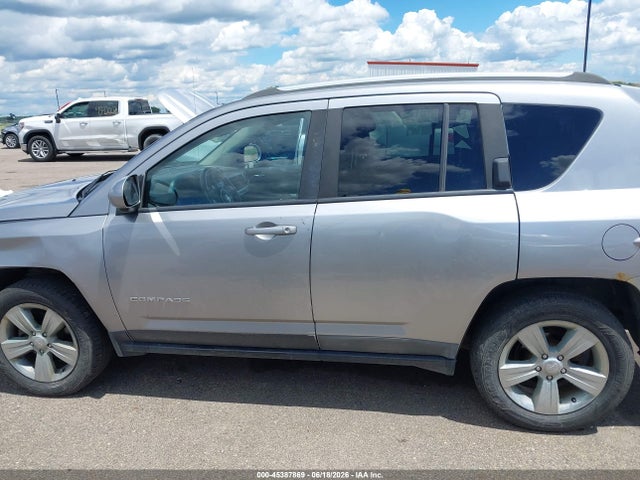 1C4NJDEBXGD686748 Jeep Compass Latitude