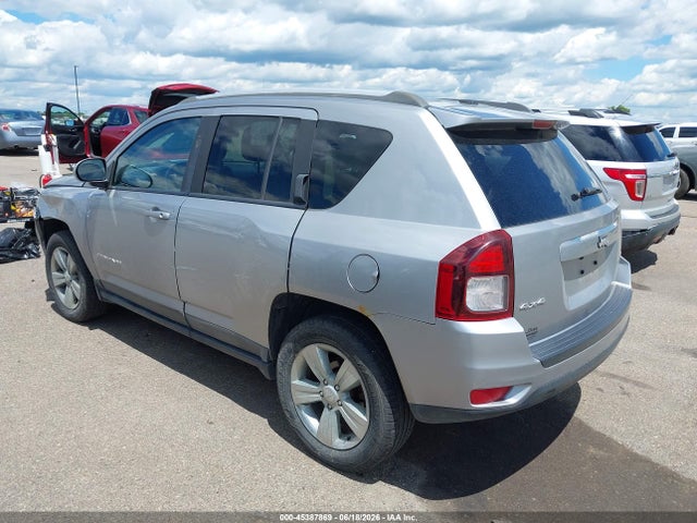 1C4NJDEBXGD686748 Jeep Compass Latitude
