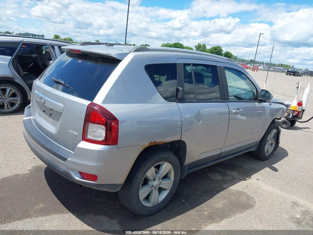 1C4NJDEBXGD686748 Jeep Compass Latitude