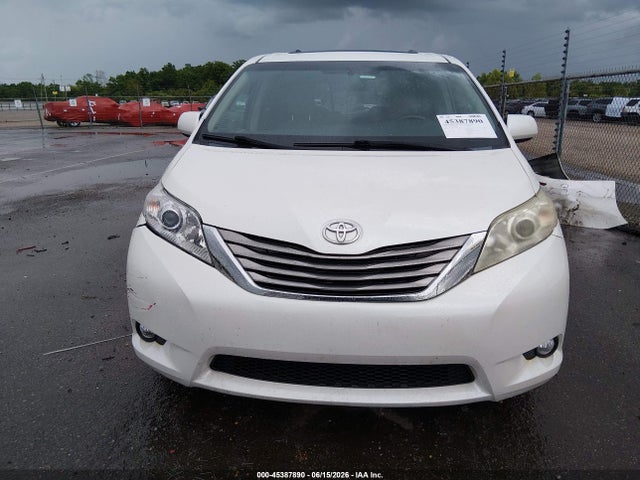 5TDYK3DC2FS571711 Toyota Sienna Xle 8 Passenger