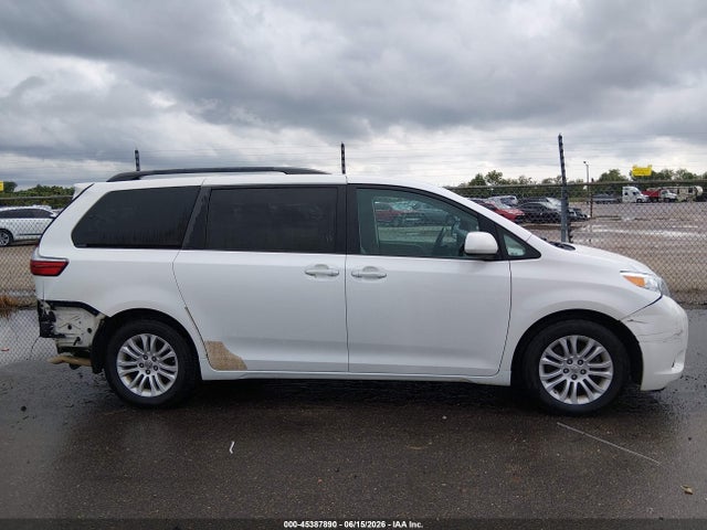 5TDYK3DC2FS571711 Toyota Sienna Xle 8 Passenger