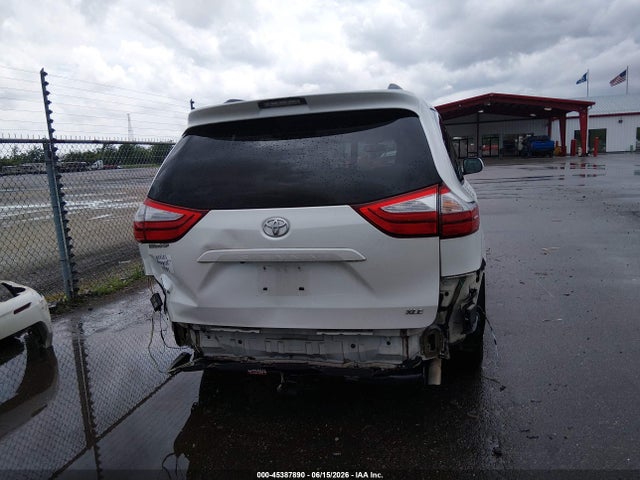 5TDYK3DC2FS571711 Toyota Sienna Xle 8 Passenger