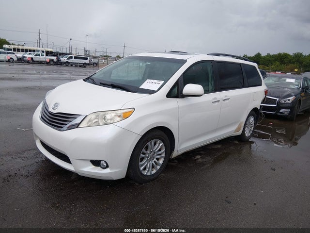 5TDYK3DC2FS571711 Toyota Sienna Xle 8 Passenger