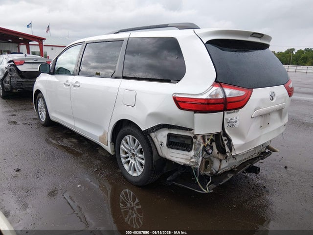 5TDYK3DC2FS571711 Toyota Sienna Xle 8 Passenger