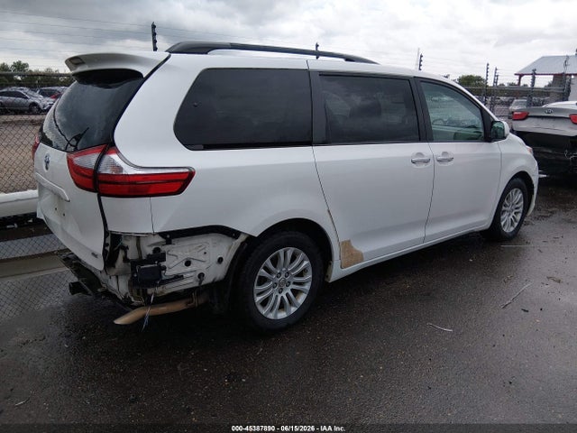 5TDYK3DC2FS571711 Toyota Sienna Xle 8 Passenger