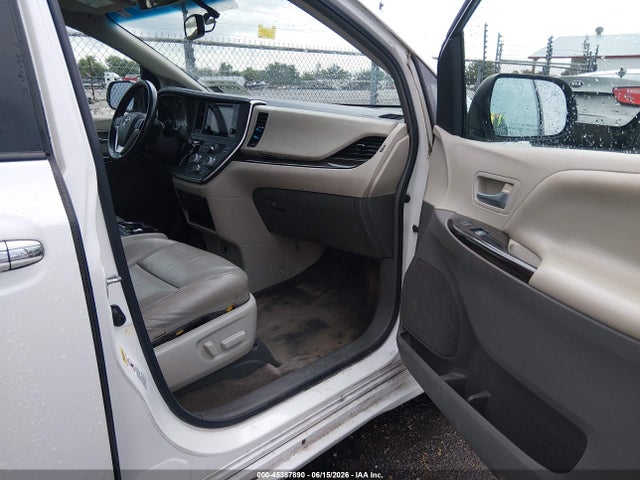 5TDYK3DC2FS571711 Toyota Sienna Xle 8 Passenger
