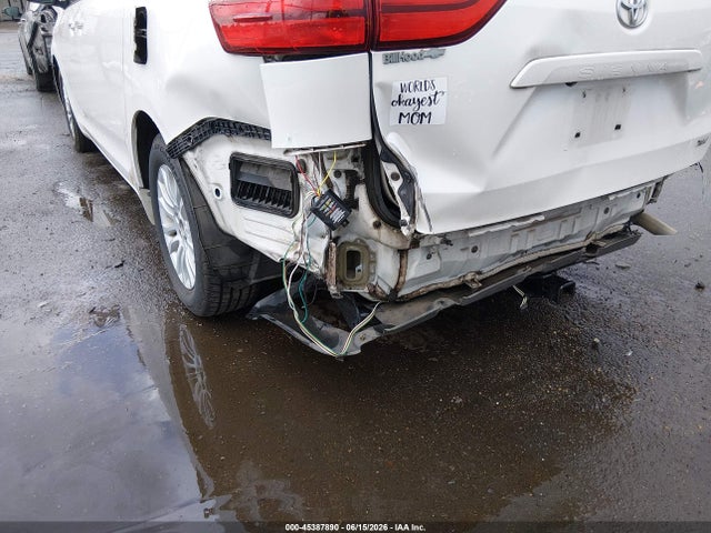 5TDYK3DC2FS571711 Toyota Sienna Xle 8 Passenger