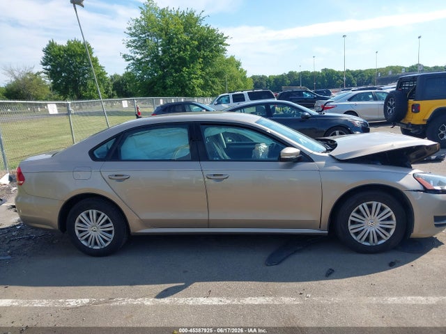 2015 Volkswagen Passat 1.8t S მანქანა იყიდება აუქციონზე, vin: 1VWAT7A3XFC007216, აუქციონის ნომერი: 45387925