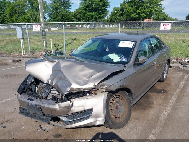 2015 Volkswagen Passat 1.8t S მანქანა იყიდება აუქციონზე, vin: 1VWAT7A3XFC007216, აუქციონის ნომერი: 45387925