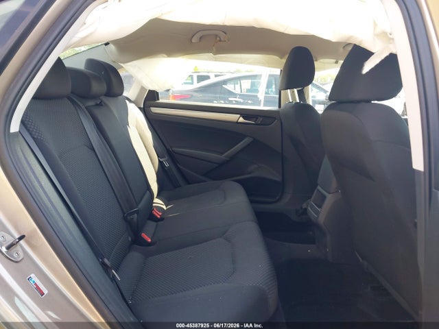2015 Volkswagen Passat 1.8t S მანქანა იყიდება აუქციონზე, vin: 1VWAT7A3XFC007216, აუქციონის ნომერი: 45387925